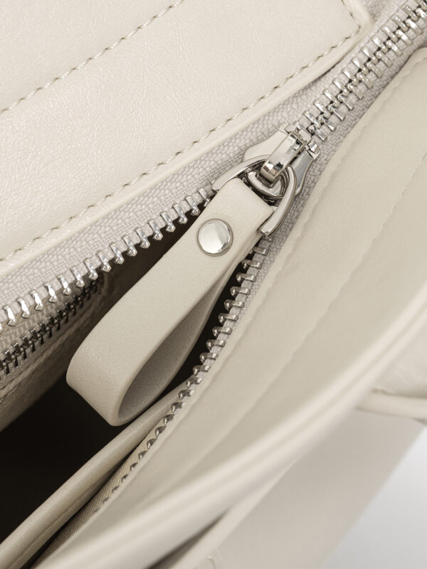 7 Punk strap tote